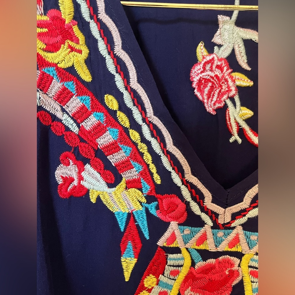 Preowned Solitaire Embroidered V-Neck Tunic Top with Waistband - Navy - Sz L - Picture 8 of 13